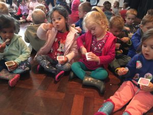 Durbieland Kids eating yogurt